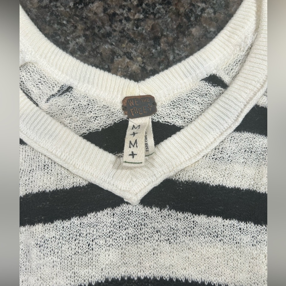 WE THE FREE stripped v-neck Size M